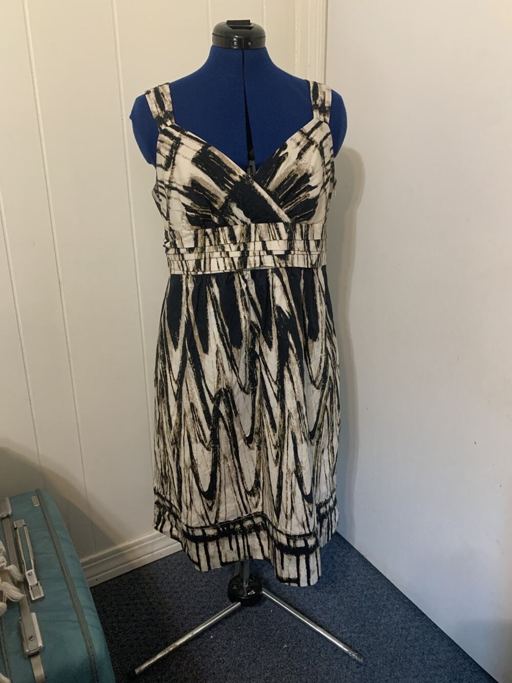 Ann Taylor Black Beige Abstract Chiffon V-Neck Sheath Dress Size 14 Retro